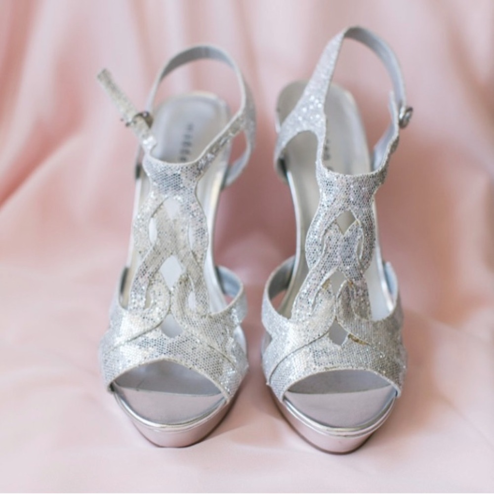 Madden Girl Women's Silver Loopyy T-Strap Pump Heels size 8.5